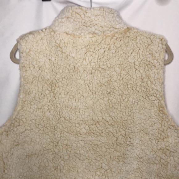 NWT NORWEGIAN CRUISE LINE cream colored fleece vest. Size L. - Picture 9 of 11